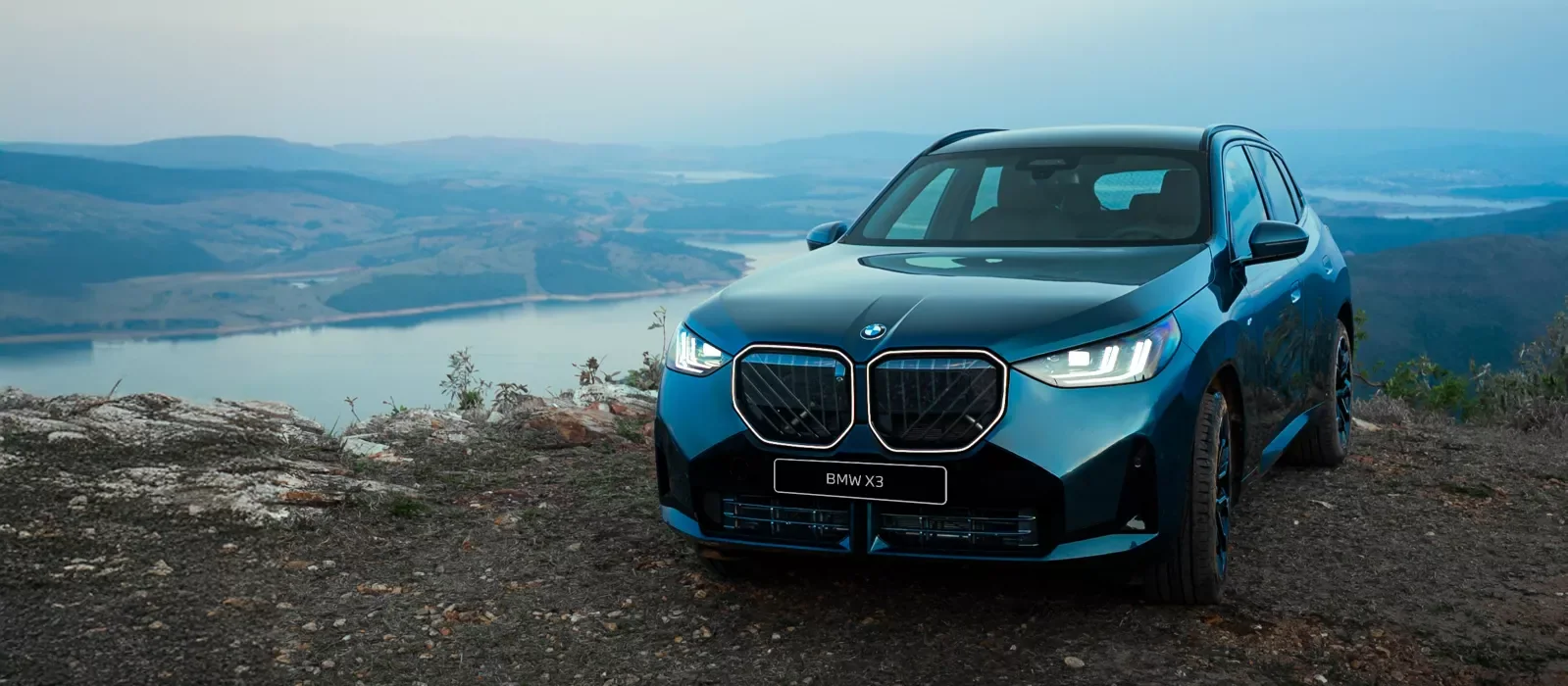 BMW X3, página brasileira atual. Imagem de fábrica, sem indicação de blindagem.