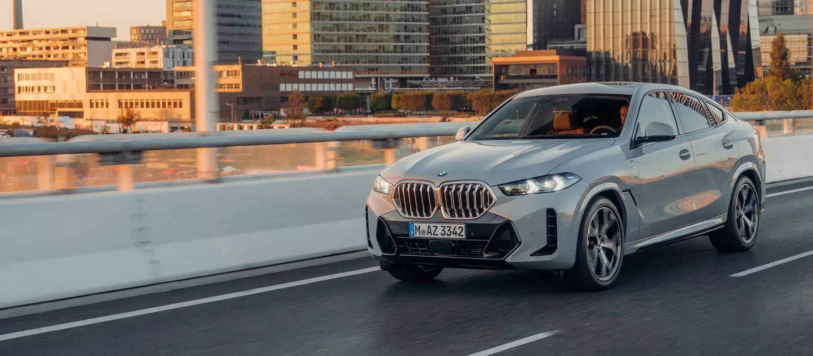 BMW X6, página brasileira atual. Imagem de fábrica, sem indicação de blindagem.