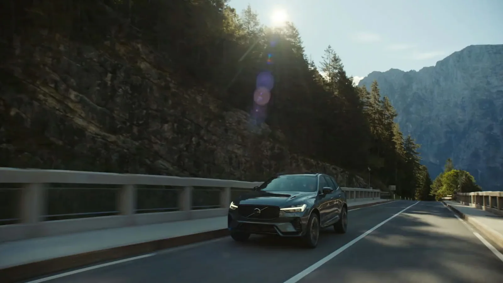 XC60 híbrido plug-in, referência chinesa 2026. Imagem de fábrica, sem indicação de blindagem.
